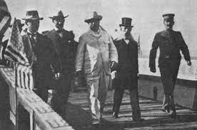 Roosevelt resigns from undersecretary