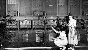 1946 Primer ordenador digital de uso comercial