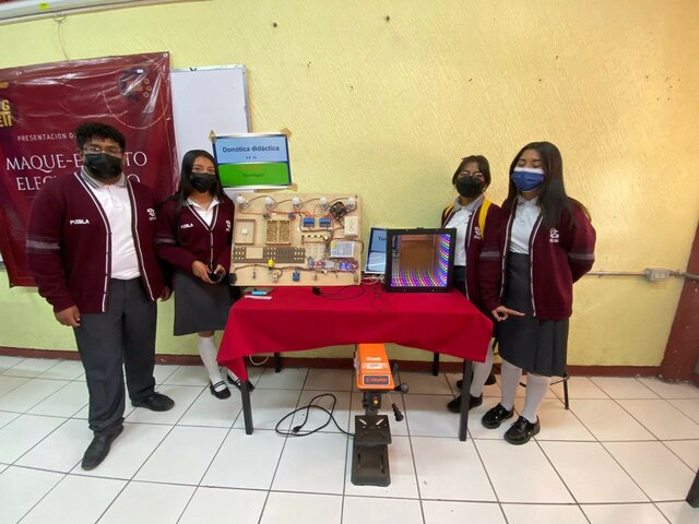 expusimos nuestros proyecto de nuestra especialidad de electrónica