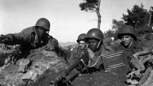 Comienza la guerra de Corea, agravándose la tensión internacional.