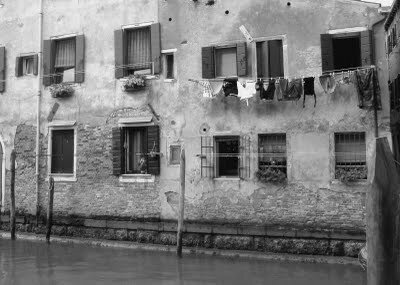 Pablo Neruda, "Walking around"