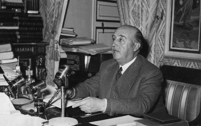 Franco presenta a las Cortes el Proyecto de Ley Orgánica del Estado