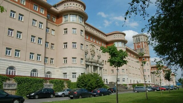 Sesenta sacerdotes ocupan el Seminario de Derio (Vizcaya) en defensa de las libertades vascas.