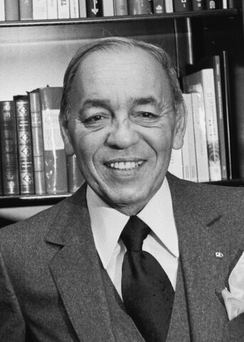 Hassan II, anuncia la retirada de la 'marcha verde' del Sahara Occidental.