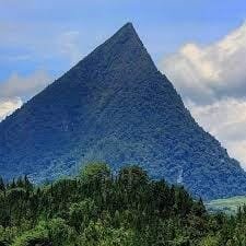 PIRAMIDE NATURAL MAS ALTA DEL MUNDO