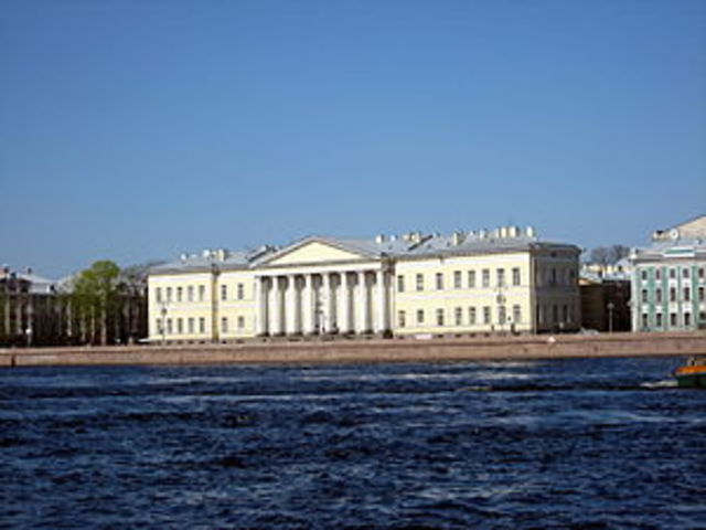 Назначен профессором химии Академии наук и художеств.