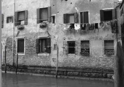 Walking Around por Pablo Neruda