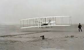 Creación del Avión: 1899.