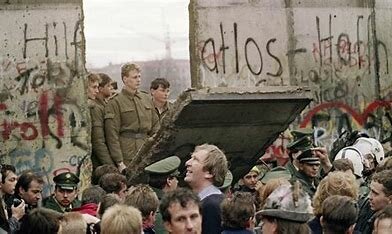 FALL OF THE BERLIN WALL