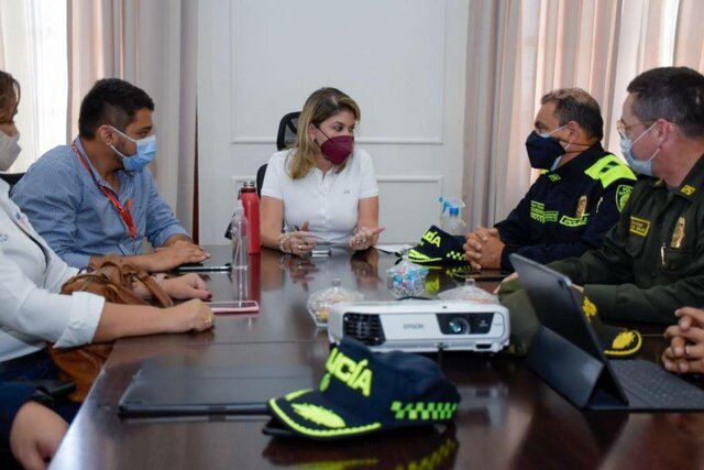 REUNIÓN CON EL COMANDANTE DE LA POLICÍA