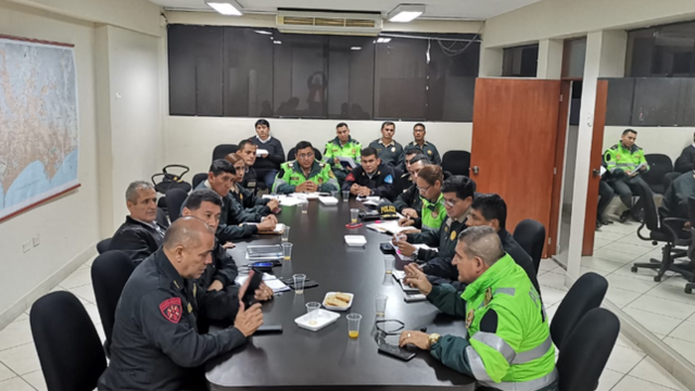 REUNIÓN CON EL COMANDANTE DE LA POLICÍA #2