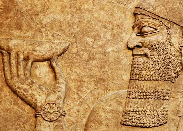 Empieza el uso de metales preciosos como moneda