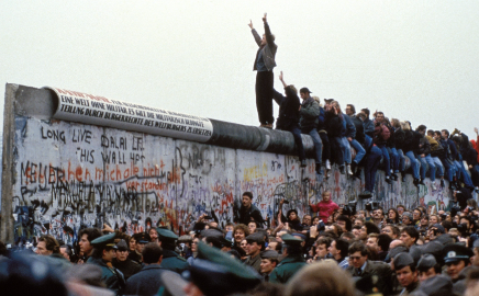 Berlin wall comes down