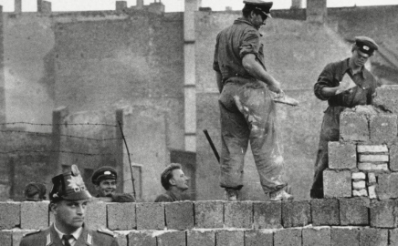 Berlin wall goes up