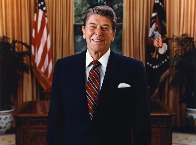 Ronald Reagan ( 1981-1989 )