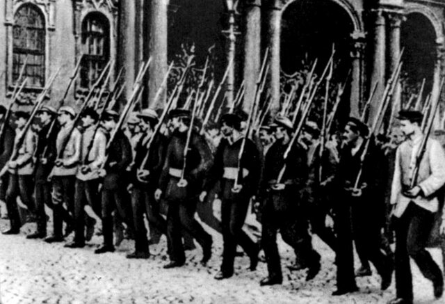 Trotsky Sends Red Guards to Petrograd