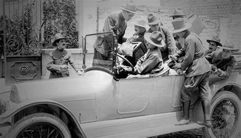 1917: El automóvil gris