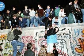 berlinmuren faller