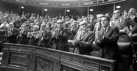 Llei d'Amnistia. Anul·lació de les penes a Sanjurjo. Crisi per aquesta amnistia. Dimiteix el govern Lerroux.