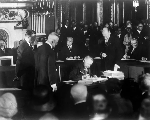 Kellogg-Briand Treaty signed
