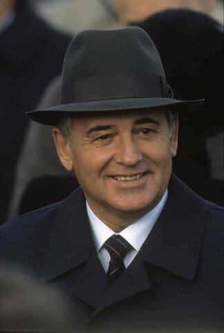 Gorbatsjov blir statsleder