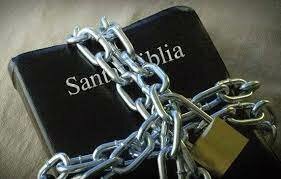 Se prohibe la BIBLIA