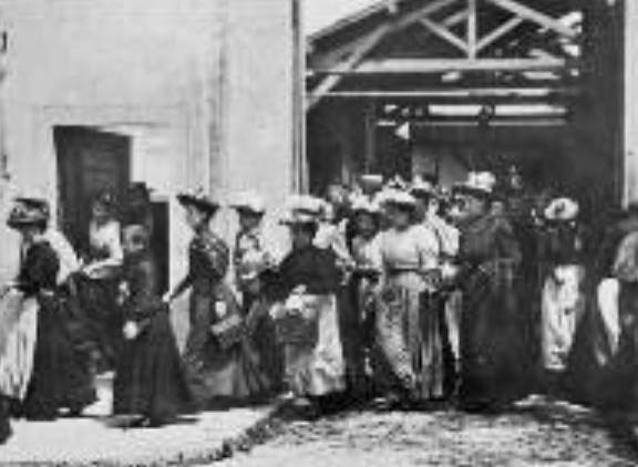 Sortida dels obrers de la fàbrica