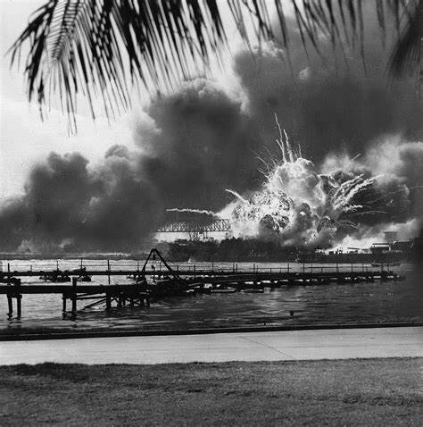Ataque a Pearl Harbor.
