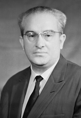 Yuri Andrópov ( 1982 - 1984 )
