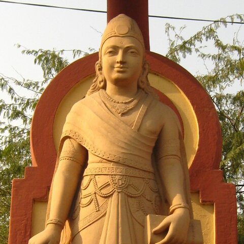 Chandragupta Maurva fonda l'impero Maurya.