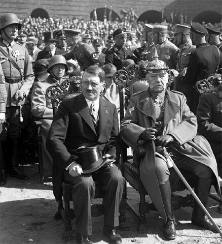 Muerte de Hinderburg y Hitler líder