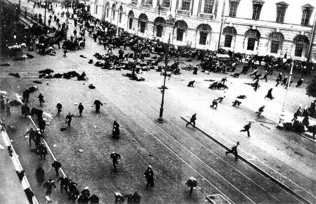 Protests in Petrograd continue & become more violent