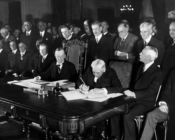 Kellogg-Briand Treaty signed