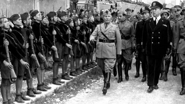 Mussolini forms alliance with Giolitti