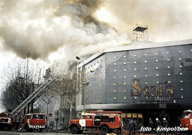 Cuatro muertos en un atentado contra la sala de fiestas Scala, de Barcelona.