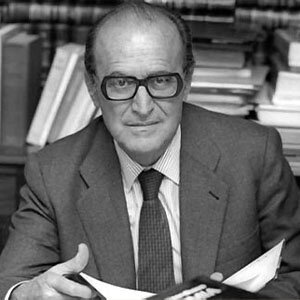 Es aceptada la dimisión de Enrique Fuentes Quintana