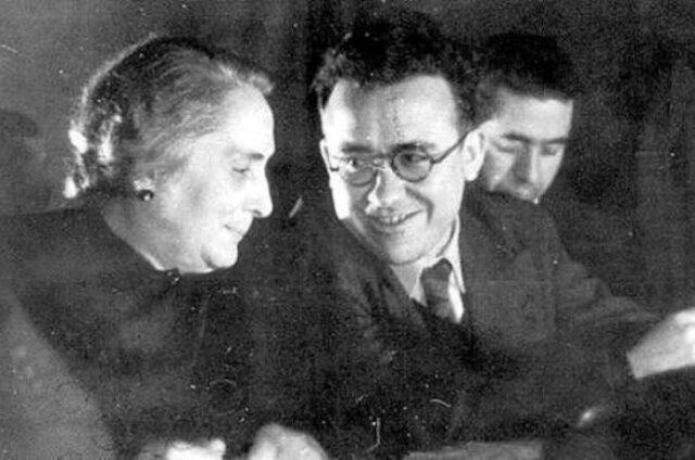 Dolores Ibárruri y Santiago Carrillo son reelegidos presidente y secretario general, respectivamente.