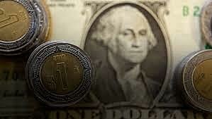 Echeverría anuncia la devaluación del peso