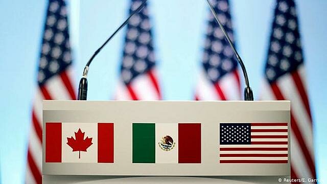 Se aprueba el Tratado de Libre Comercio de América del Norte (TLCAN).