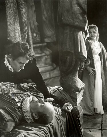 Hamlet Murders Polonius