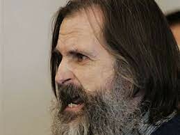 Mitchell tries to kidnap Elizabeth's cousin