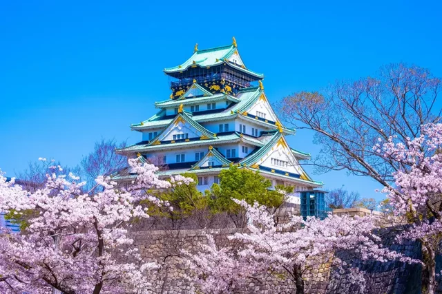 Toyotomi Hideyoshi Builds the Osaka Castle