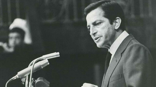 Adolfo Suárez defendía en las Cortes un proyecto de Ley de Asociaciones, acompañado de una Ley Reguladora del Derecho de Reunión que alentaba este asociacionismo político.