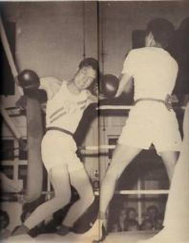 Bruce Lee  in a boxing championship