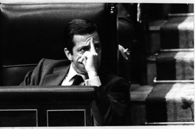 Moción de censura contra el presidente Adolfo Suárez
