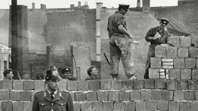 The building of the Berlin Wall