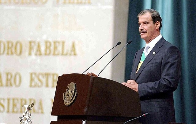 Fox dio cuenta al Congreso de su primer Informe de Gobierno.
