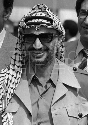 El líder de la Organización para la Liberación de Palestina, Yasser Arafat, realiza una visita oficial a Madrid, la primera que efectúa invitado por el gobierno de un país de Europa Occidental.