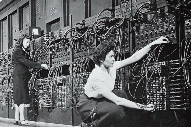 PRIMERA COMPUTADORA DIGITAL ELECTRÓNICA LLAMADA ENIAC