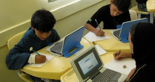 Los Dispositivos móviles se incluyen en las aula